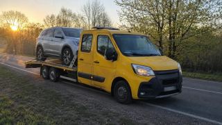Laweta z SUV-em o wschodzie słońca – Legionowo