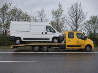 Transport busa dostawczego na lawecie – Legionowo
