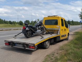 Transport motocykla na lawecie latem – Legionowo